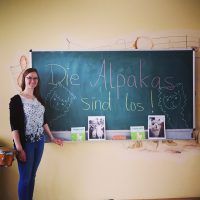 "Die Alpakas sind los!": Elisabeth Gottschall in der Grundschule