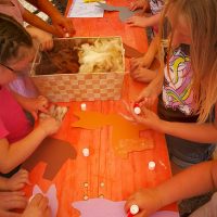 Kinder basteln Alpaka