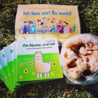 Bundesweiter Vorlesetag mit Kinderbuch "Die Alpakas sind los!" und Alpakawolle